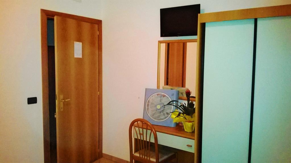 Due Palme Hotell Caorle Exteriör bild